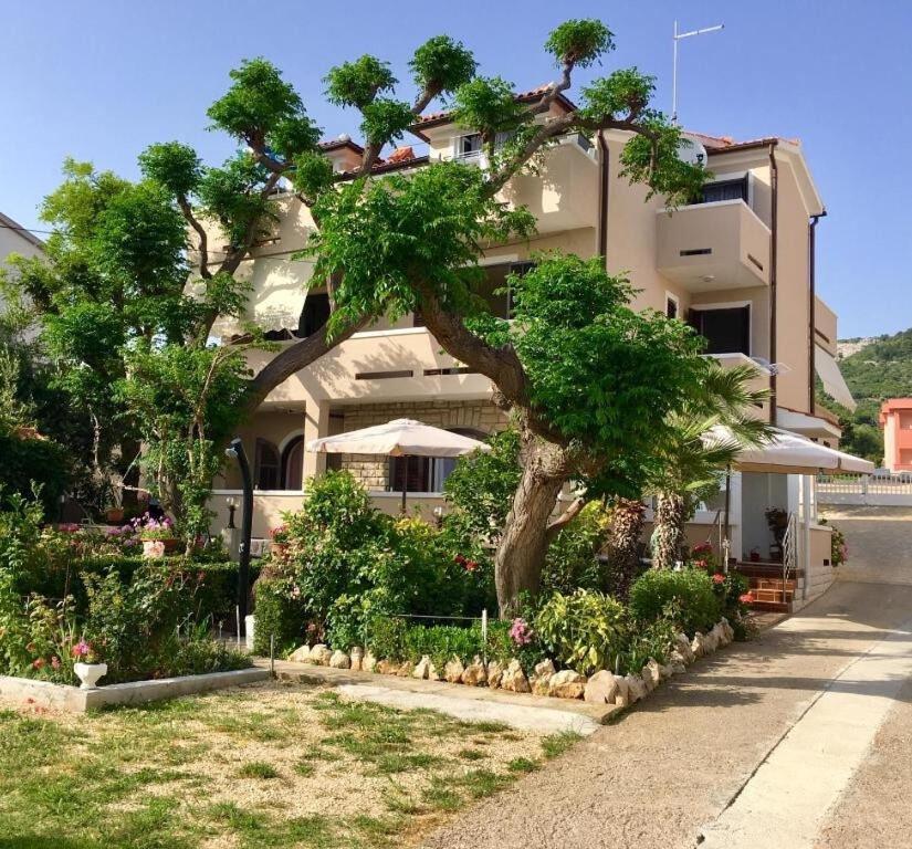 Apartments Zdenka - Garden Terrace Barbat na Rabu ภายนอก รูปภาพ